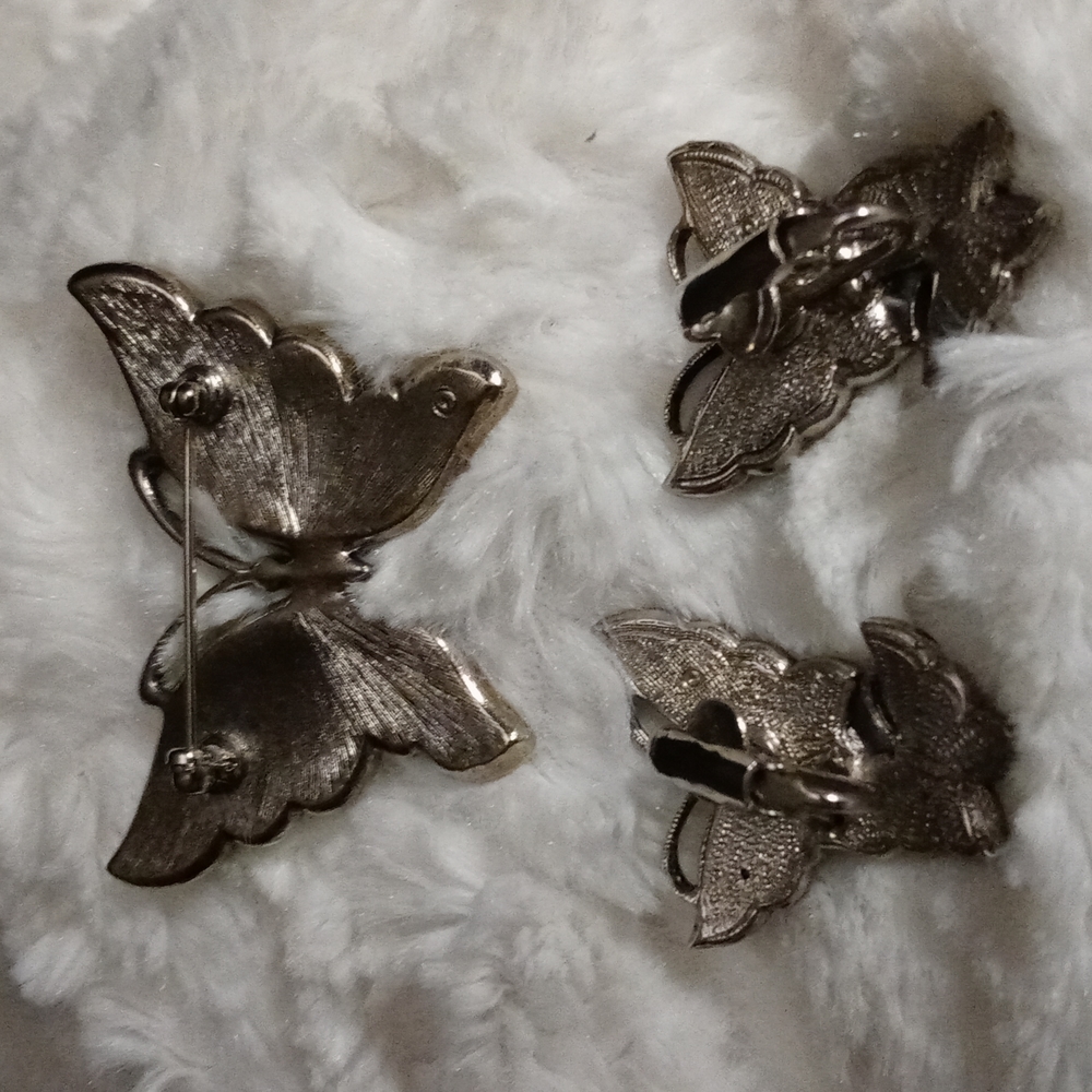 Vintage Avon Butterfly Brooch and Clip On Earring Enamel set - Picture 3 of 5